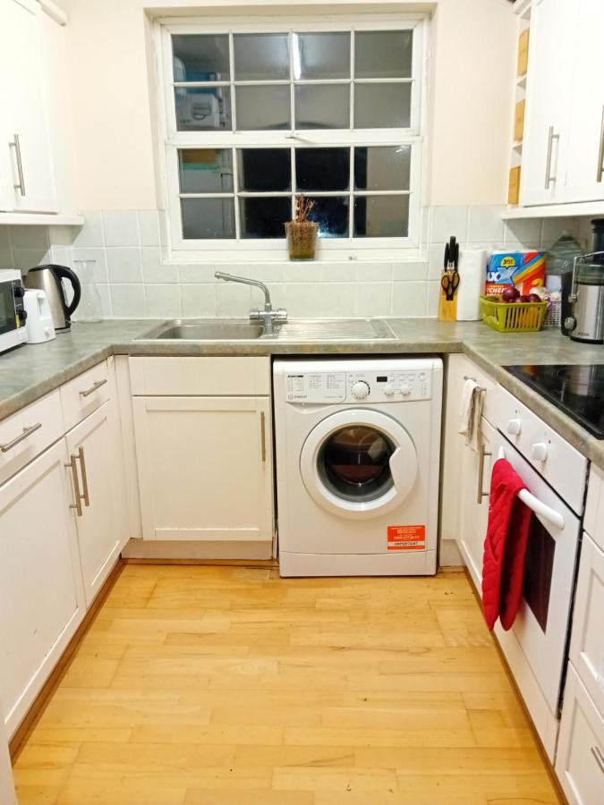 Ensuite Double Room Лондон Екстериор снимка